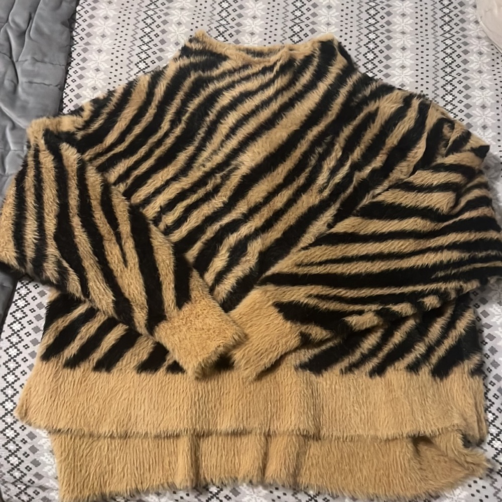 Beautiful soft & warm sweater